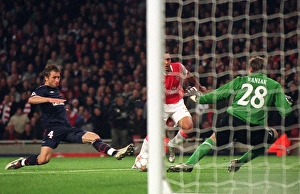 Theo Walcott scores his 2nd goal, Arsenals 5th, past martin Vaniak (Slavia) Theo Walcott scores his 2nd goal, Arsenals 5th, past martin Vaniak (Slavia)