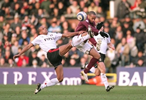 Thierry Henry (Arsenal) Alain Goma (Fulham). Fulham 0:4 Arsenal. FA Premiership Thierry Henry (Arsenal) Alain Goma (Fulham). Fulham 0:4 Arsenal. FA Premiership
