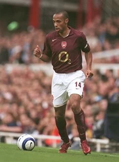 Images Dated 25th October 2005: Thierry Henry (Arsenal). Arsenal 1: 0 Manchester City. FA Premier League
