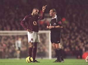 Images Dated 6th January 2006: Thierry Henry (Arsenal) and Referee Graham Poll. Arsenal 0: 0 Manchester United