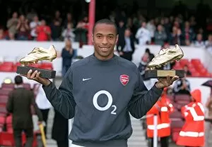 Newcastle United Collection: Thierry Henry (Arsenal)with his golden boot awards