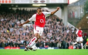 Images Dated 10th January 2011: Thierry Henry breaks through the Tottenham defence on his way to scoring the 1st Arsenal goal