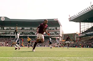 Thierry Henry celebrates scoring Arsenals goal. Arsenal 1:1 Tottenham Hotspur Thierry Henry celebrates scoring Arsenals goal. Arsenal 1:1 Tottenham Hotspur