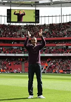 Images Dated 4th October 2009: Thierry Henry (Ex Arsenal) waves to the crowd before the match
