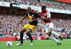 Thierry Henry (Red Bulls) and Alex Song (Arsenal). Arsenal 1:1 New York Red Bulls Thierry Henry (Red Bulls) and Alex Song (Arsenal). Arsenal 1:1 New York Red Bulls
