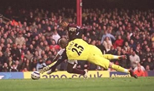 Images Dated 12th March 2006: Thierry Henry scores Arsenals 2nd goal past Pepe Reina (Liverpool)