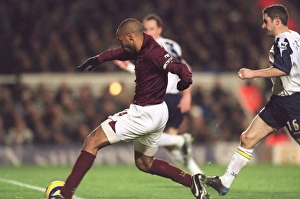 Thierry Henry scores Arsenal's 3rd goal. Arsenal 4:0 Portsmouth. FA Premiership Thierry Henry scores Arsenal's 3rd goal. Arsenal 4:0 Portsmouth. FA Premiership