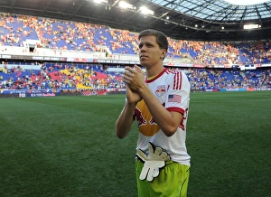 Wojciech Szczesny (Arsenal) claps the fans after the match. New York Red Bulls 1:0 Arsenal Wojciech Szczesny (Arsenal) claps the fans after the match. New York Red Bulls 1:0 Arsenal