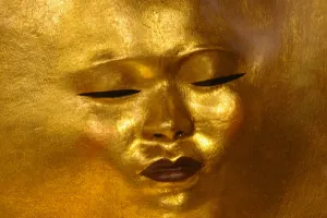 <b class=qtipBold><figcaption>Gold Face</figcaption></b><br>Detail of mask in shop window near Piazza San Marco, Venice.<br><em>© Copyright Find Focus - All Rights Reserved</em> Gold Face