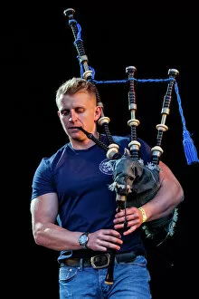 Skerryvore Gallery: Martin Gillespie of Skerryvore playing at Oban Live in Scotland