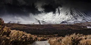 Mountain scenery at Tongariro in Manawatu-Wanganui, New Zealand Mountain scenery at Tongariro in Manawatu-Wanganui, New Zealand