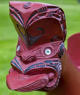 Northland Gallery: A wooden Maori carving at the Waitangi Treaty Grounds, Paihai in Northland, New Zealand