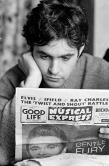Magazine Gallery: David Essex reads the NME