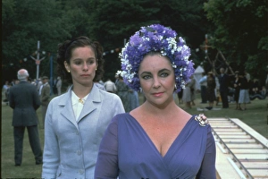 Geraldine Chaplin and Elizabeth Taylor in a scene from The Mirror Crack'd (1980) Geraldine Chaplin and Elizabeth Taylor in a scene from The Mirror Crack'd (1980)