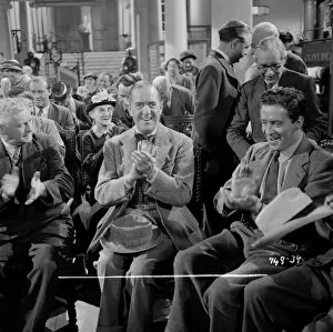 Clapping Gallery: John Gregson and Stanley Holloway