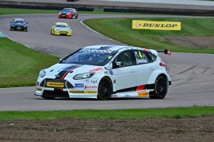 <b class=qtipBold><figcaption>CJ6 1258 Mat Jackson, Ford Focus</figcaption></b><br>Mat Jackson, Ford Focus, BTCC Rockingham Sept 2015, Autosport, British Touring Car Championship, BTCC, BTCC Rockingham Sept 2015, BTCC, cars, England, motor sport, Northamptonshire, racing circuit racing, Rockingham, Rockingham Raceway, September 2015, Touring Car Championship, touring cars, UK<br><em>© ©2015 Chris McEvoy, all rights reserved, www.cjm-photography.co.uk</em> CJ6 1258 Mat Jackson, Ford Focus