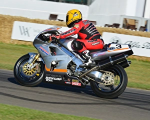 <b class=qtipBold><figcaption>CJ6 9275 Craig Mabbot, Honda RC45</figcaption></b><br>Craig Mabbot, Honda RC45, Goodwood Festival of Speed, 2017, Peaks of Performance, Motorsports Game Changers, automobiles, cars, entertainment, Festival of Speed, FoS, Goodwood, heritage, contemporary, modern, hill climb, July, June, motor sport, motorcars, nostalgia, racing, speed, sports, West Sussex., Moving Motor Show, motor bike racing, sports bikes, motor cycles, motorcycles, bikes, two wheels,<br><em>© 2017 Chris McEvoy, www.cjm-photography.co.uk, all rights reserved</em> CJ6 9275 Craig Mabbot, Honda RC45