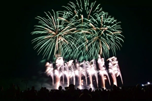 <b class=qtipBold><figcaption>CM1 2073 Firework display</figcaption></b><br>Firework display, Goodwood 72nd Members Meeting, Firework display, fireworks, Goodwood, Goodwood 72nd Members Meeting, GRRC, Historic Racing, motor sport, motorsport, night shots, nostalgia.<br><em>© (C)2014 Chris McEvoy, all rights reserved, www.cjm-photography.co.uk.</em> CM1 2073 Firework display