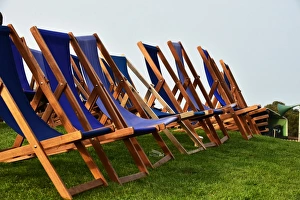 <b class=qtipBold><figcaption>CM1 3249 Deckchairs in the sun</figcaption></b><br>Deckchairs in the sun, Goodwood 72nd Members Meeting, 72nd members Meeting, deckchairs, Goodwood, Goodwood 72nd Members Meeting, GRRC, Historic Racing, motor sport, motorsport, nostalgia<br><em>© (C)2014 Chris McEvoy, all rights reserved, www.cjm-photography.co.uk.</em> CM1 3249 Deckchairs in the sun
