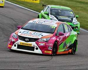 <b class=qtipBold><figcaption>CM15 9532 Jake Hill, Toyota Avensis</figcaption></b><br>Jake Hill, Toyota Avensis, BTCC Rockingham, Rockingham Motorsport Speedway, Sunday, 28th August, 2016, Autosport, British Touring Car Championship, BTCC, BTCC Rockingham, BTCC, cars, England, motor sport, Northamptonshire, racing circuit racing, Rockingham, Rockingham Raceway, , Touring Car Championship, touring cars, UK, saloon cars, tin tops,<br><em>© 2016 Chris McEvoy, all rights reserved, www.cjm-photography.co.uk.</em> CM15 9532 Jake Hill, Toyota Avensis