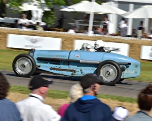 <b class=qtipBold><figcaption>CM20 0007 Marc Newson, Bugatti 59</figcaption></b><br>Marc Newson, Bugatti 59, Goodwood Festival of Speed, 2017, Peaks of Performance, Motorsports Game Changers, automobiles, cars, entertainment, Festival of Speed, FoS, Goodwood, heritage, contemporary, modern, hill climb, July, June, motor sport, motorcars, nostalgia, racing, speed, sports, West Sussex., Moving Motor Show,<br><em>© 2017 Chris McEvoy, www.cjm-photography.co.uk, all rights reserved</em> CM20 0007 Marc Newson, Bugatti 59