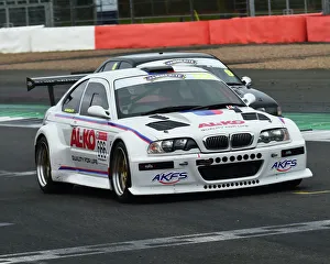<b class=qtipBold><figcaption>CM21 5690 Ian Knight, BMW</figcaption></b><br>Ian Knight, BMW, CTCRC, Classic Thunder, BOSS, Classic VW & VETC, BARC National Championship Silverstone 7th October 2017, classic cars, Silverstone, England, historic cars, Historic Racing, Championship, motor racing, motor sport, motorsport, nostalgia, Race Meeting, racing cars, retro, circuit racing, outdoors,<br><em>© 2017 Chris McEvoy, www.cjm-photography.co.uk, all rights reserved</em> CM21 5690 Ian Knight, BMW