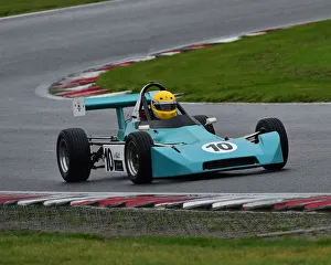 <b class=qtipBold><figcaption>CM25 9077 Derek Smith, Royale RP27</figcaption></b><br>Derek Smith, Royale RP27, Historic Formula Ford 2000, HSCC, Historic Race Meeting, Brands Hatch, September 2018, cars, Classic Racing Cars, Historic Racing, Historic Sports Car Club, autosport, motor racing, motor sport, nostalgia, racing cars, outdoors, racing, circuit racing, racing, speed, Indy circuit, single seaters, monoposto, rooster tail, wet race, rain, spray,<br><em>© 2018 Chris McEvoy, www.cjm-photography.co.uk, all rights reserved</em> CM25 9077 Derek Smith, Royale RP27