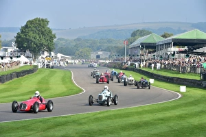 <b class=qtipBold><figcaption>CM4 9081 Mass start</figcaption></b><br>Mass start, Goodwood Trophy, Goodwood Revival 2014, 2014, Autosport, Goodwood Revival, Goodwood Revival 2014, Goodwood Revival 2014 Friday, Goodwood Revival 2014 Saturday, motor racing, motor sport, motorsport, nostalgia, racing cars, Revival Meeting, Goodwood Trophy, GP, Formula One, Formula Two, Formule Libre,<br><em>© A© 2014 Chris McEvoy, all rights reserved, www.cjm-photography.co.uk.</em> CM4 9081 Mass start