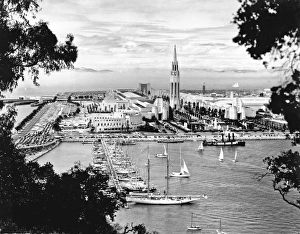 <b class=qtipBold><figcaption>1939 Treasure Island View</figcaption></b><br>San Francisco, California: 1939. View taken from the San Francisco-Oakland Bay Bridge of Treasure Island during the 1939 Golden Gate International Exposition.<br><em>© Underwood Archives/UIG</em> 1939 Treasure Island View
