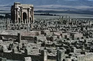 Algeria, Timgad, Roman colonial town founded by the Emperor Trajan around 100 A.D, Trajans Arch