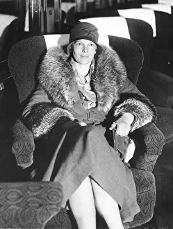 <b class=qtipBold><figcaption>Amelia Earhart</figcaption></b> Amelia Earhart