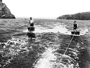 <b class=qtipBold><figcaption>Aquaplane Ride On SF Bay</figcaption></b><br>San Francisco, California: August 24, 1923. A couple brave the chilly waters of San Francisco Bay for a high speed dual aquaplane ride.<br><em>© Underwood Archives/UIG</em> Aquaplane Ride On SF Bay