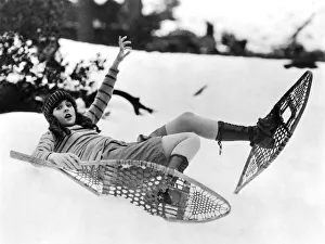 <b class=qtipBold><figcaption>Barbara Kent Tries Snowshoeing</figcaption></b><br>California: c. 1928 Actress Barbara Kent tries her skills at snowshoeing, without much success.<br><em>© Underwood Archives/UIG</em> Barbara Kent Tries Snowshoeing