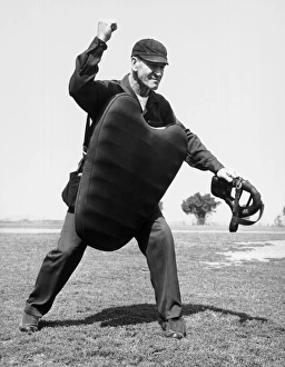 <b class=qtipBold><figcaption>Baseball umpire</figcaption></b> Baseball umpire