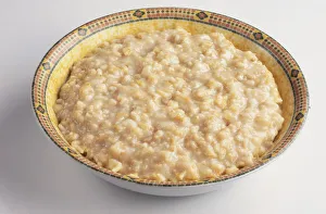 <b class=qtipBold><figcaption>A bowl of porridge</figcaption></b><br><em>© Dorling Kindersley/UIG</em> A bowl of porridge