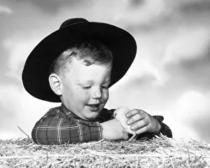 <b class=qtipBold><figcaption>Boy with baby chick</figcaption></b> Boy with baby chick
