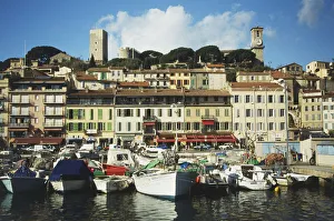 <b class=qtipBold><figcaption>Cannes old town harbour</figcaption></b><br>Cannes old town harbour.<br><em>© Dorling Kindersley/UIG</em> Cannes old town harbour