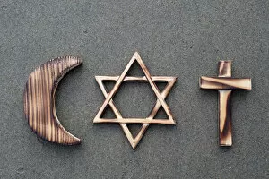 Christianity, Islam, Judaism 3 monotheistic religions. Jewish Star, Cross and Crescent : Interreligious symbols