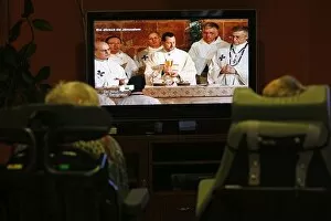 Images Dated 25th December 2008: Christmas mass on TV in an elderly persons home