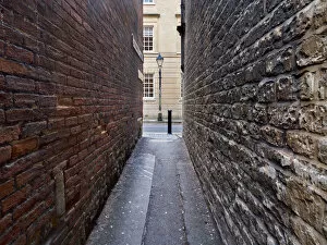 The claustrophobic Saint Helens Passage, Oxford