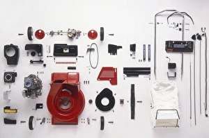 <b class=qtipBold><figcaption>Component parts of lawn mower</figcaption></b><br><em>© Dorling Kindersley/UIG</em> Component parts of lawn mower
