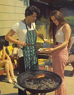 <b class=qtipBold><figcaption>Couple grilling at the barbecue</figcaption></b> Couple grilling at the barbecue