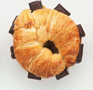 <b class=qtipBold><figcaption>Croissant filled with chocolate</figcaption></b><br><em>© Dorling Kindersley/UIG</em> Croissant filled with chocolate