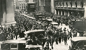 Crowds and police outside New York Stock Exchange Crowds and police outside New York Stock Exchange