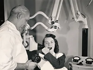 <b class=qtipBold><figcaption>Dentist and patient</figcaption></b> Dentist and patient