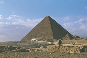 <b class=qtipBold><figcaption>Egypt, Giza, Pyramid of Khufu</figcaption></b><br>Egypt, Giza, Pyramid of Khufu UNESCO World Heritage Site<br><em>© DEA / W. BUSS</em> Egypt, Giza, Pyramid of Khufu