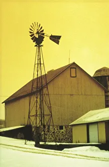 <b class=qtipBold><figcaption>Farm house at dusk</figcaption></b> Farm house at dusk
