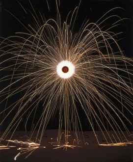 <b class=qtipBold><figcaption>A firework</figcaption></b><br><em>© Dorling Kindersley/UIG</em> A firework