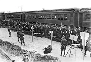<b class=qtipBold><figcaption>First American WWI Conscripts</figcaption></b><br>Camp Admiral, Maryland: 1917. The first American conscription system for WWI at Camp Admiral, Maryland. It is now called Fort Meade.<br><em>© Underwood Archives/UIG</em> First American WWI Conscripts