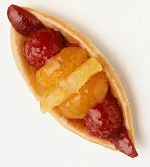 <b class=qtipBold><figcaption>Fruit tart in a boat shape</figcaption></b><br><em>© Dorling Kindersley/UIG</em> Fruit tart in a boat shape